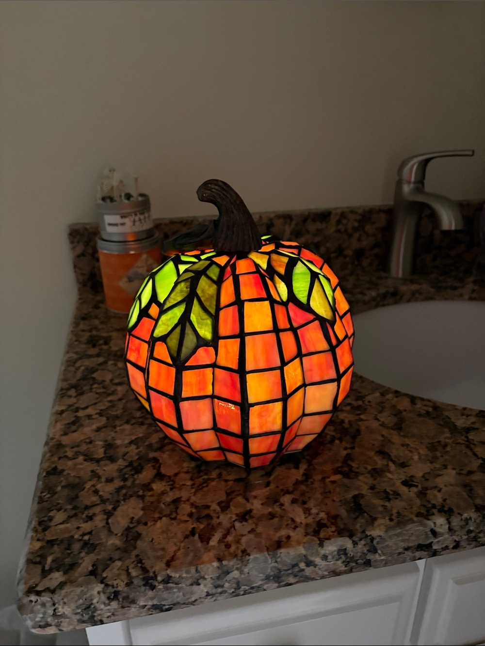 LIT Tiffany Style Stained Glass Pumpkin Accent Lamp Fall Autumn Farmhouse Shabby